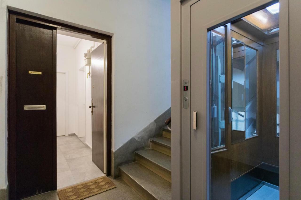 Studio Apartments Near Park Zrinjevac Zagreb Exterior foto